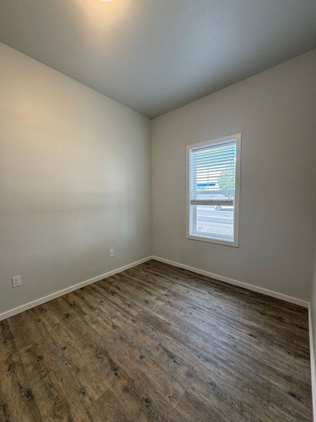 Building Photo - Beautifully Remodeled House