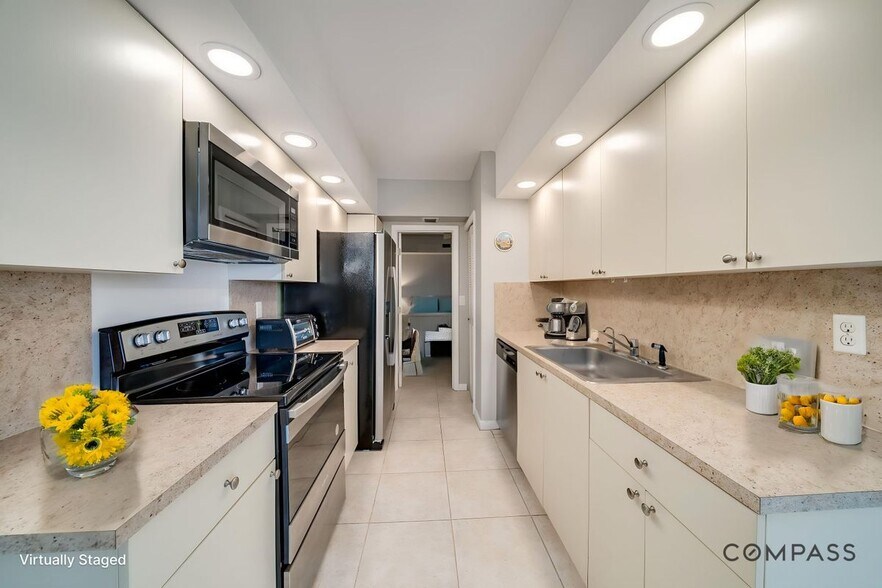 Building Photo - 7400 Radice Ct