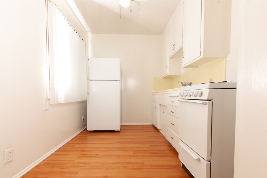 Building Photo - 669 Levering Ave