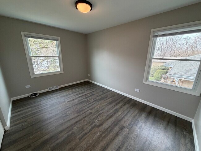 Building Photo - 109 Hickory Dr