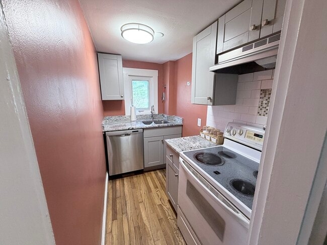 Building Photo - 359 Village St