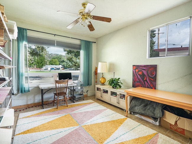 Building Photo - 1936 Crestview Dr