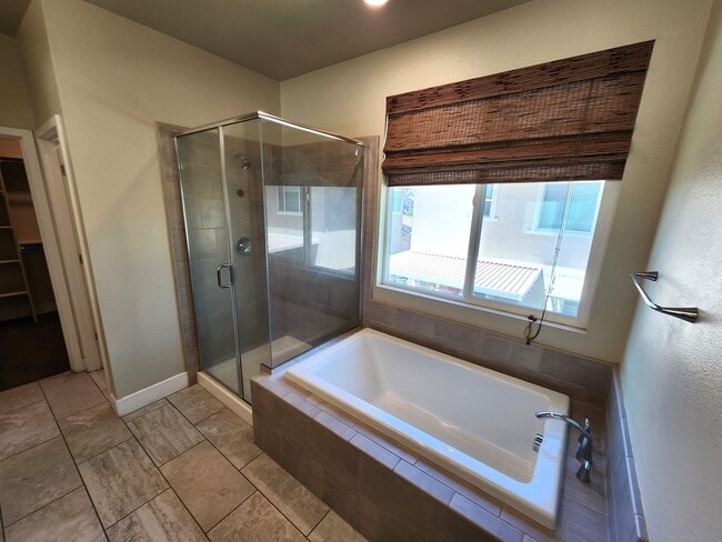 Building Photo - Updated North Natomas 5bd/3ba Home with 2 Car Garage