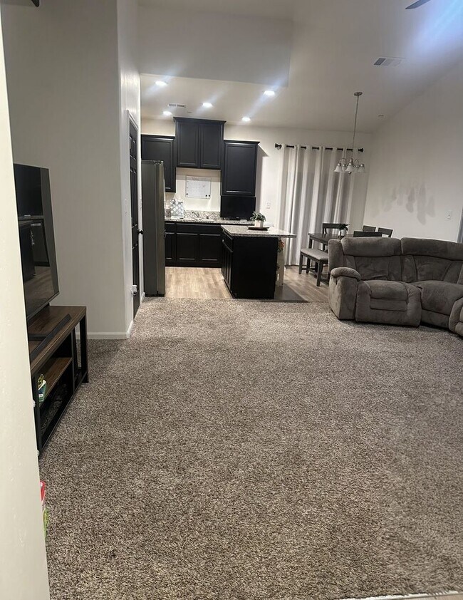 Building Photo - 799 W Brown Ave