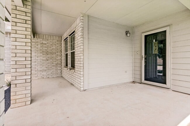 Building Photo - BEAUTIFUL SINGLE STORY HOME IN RETAMA SPRINGS