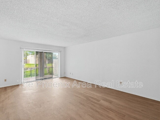 Building Photo - 2232 W Lindner Ave