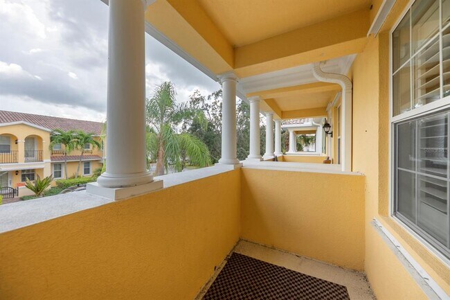 Building Photo - 1633 Napoli Dr W