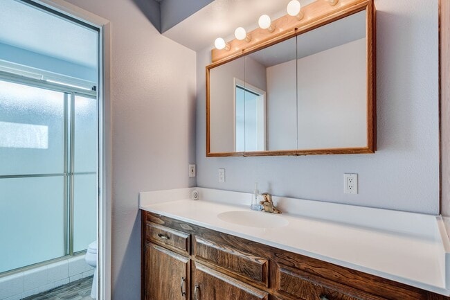 Building Photo - 15293 Golden Star Ave