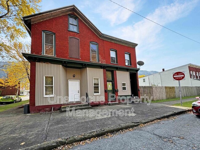 Building Photo - 1338 1/2 Erie Avenue