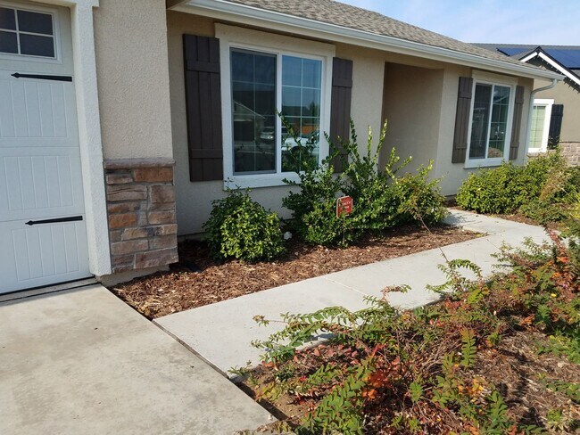 Building Photo - Sanger Home for rent with Solar!