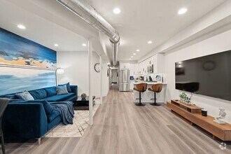 Building Photo - 1543 N Claremont Ave