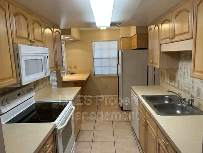 Building Photo - 4603 Lighthouse Cir