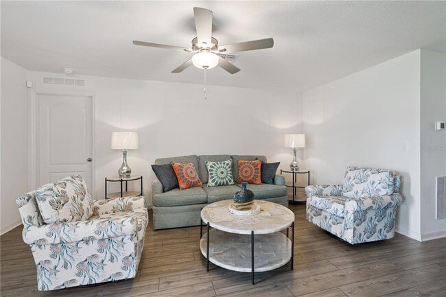 Building Photo - 12965 Del Lago Dr
