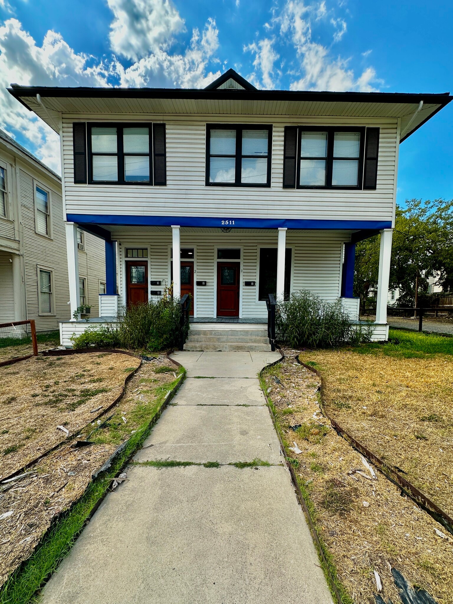 Building Photo - 2511 N Flores St