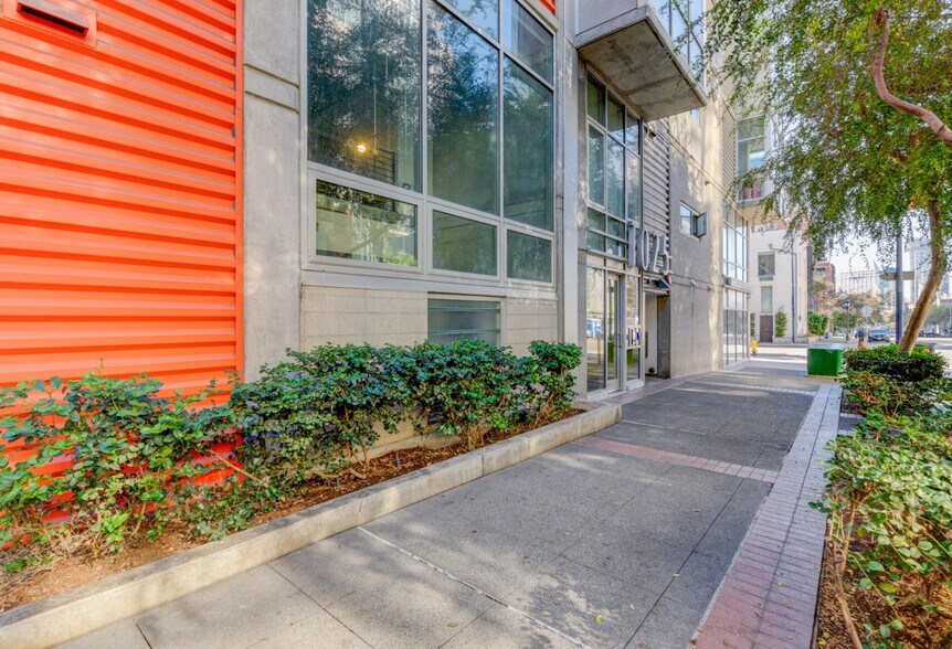 Building Photo - 1025 Island