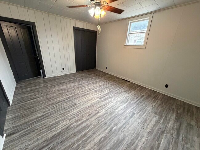 Building Photo - 730 Douglas-