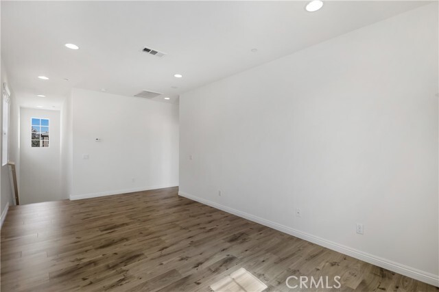 Building Photo - 309 W Via Rua Flores