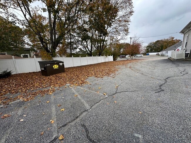 Building Photo - 166 Village St