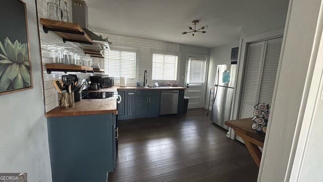 Building Photo - 907 White St SW