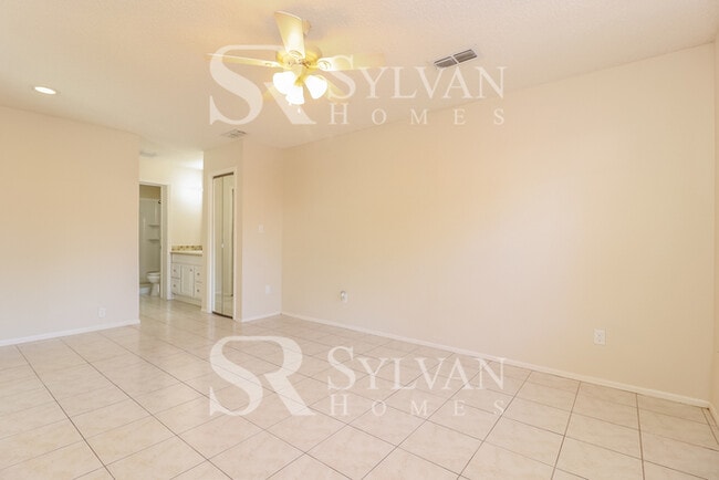 Building Photo - Enjoy one-level living at its best