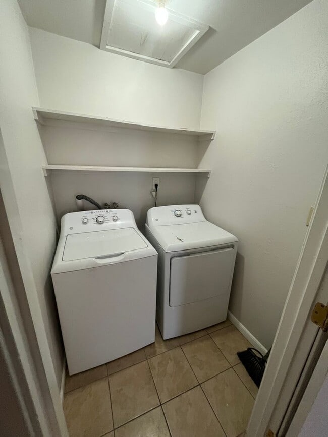 Building Photo - 407 Lathrop St