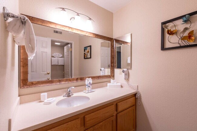 Building Photo - Scenic Long-term Rentals!