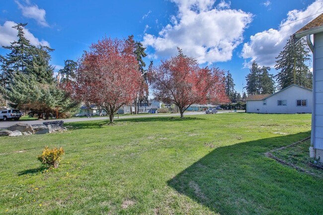 Building Photo - Lovely Home located in Oak Harbor and Ready for a New Tenant!
