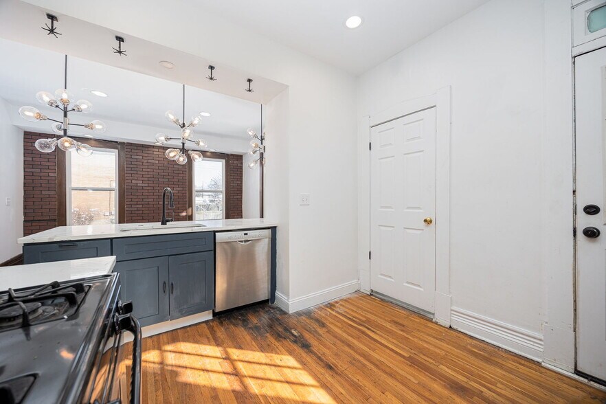 Building Photo - 732 Bedford Ave