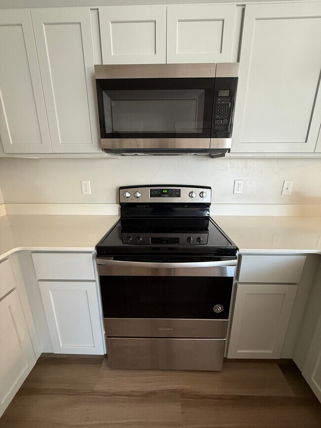 Building Photo - 14659 Bloom Dr