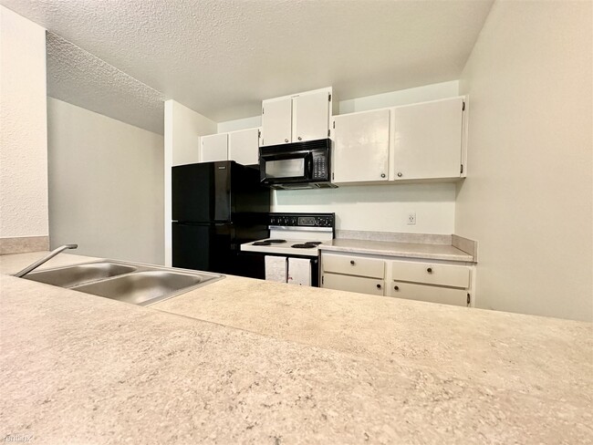 Primary Photo - 1 br, 1 bath Condo - 17431 Ambaum Boulevar...