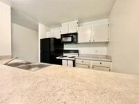 Building Photo - 1 br, 1 bath Condo - 17431 Ambaum Boulevar...