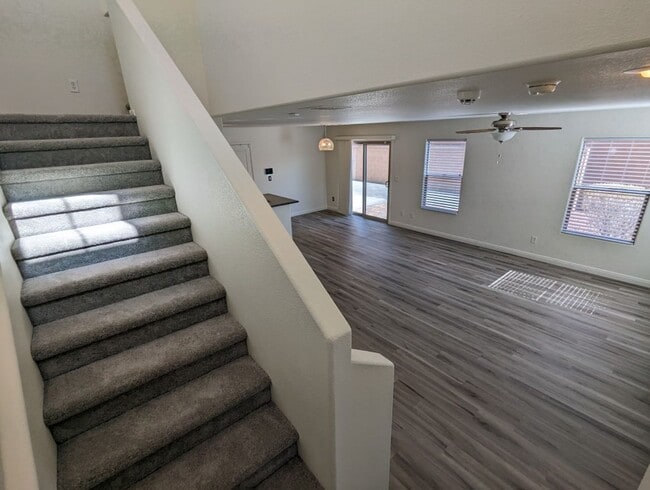 Building Photo - 10807 Mason Hill Ave