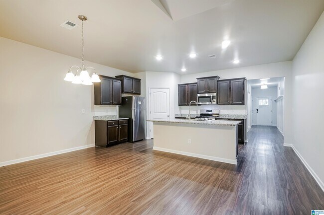 Building Photo - 1080 Park View Dr