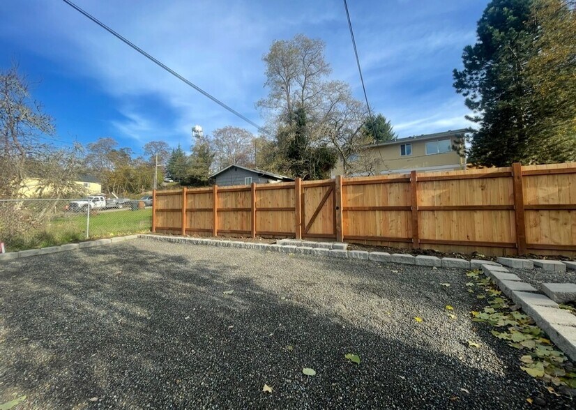 Building Photo - 6008 S Mason Ave