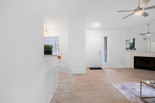 Building Photo - 1601 Faro Dr