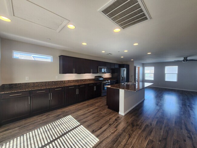 Building Photo - Unique condo with rooftop Strip Views and modern amenities.