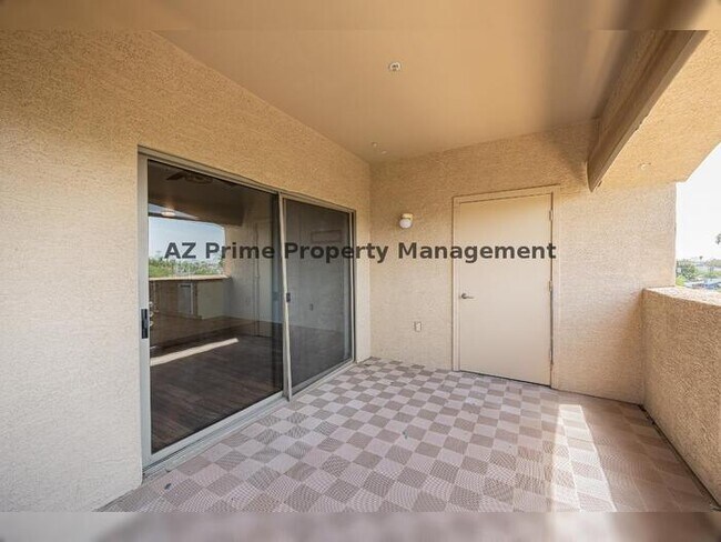 Building Photo - 920 E Devonshire Ave