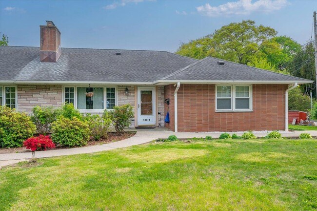 Building Photo - 118 Knollwood Ave
