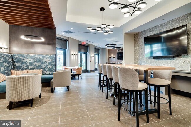 Building Photo - 3101 N Hampton Dr