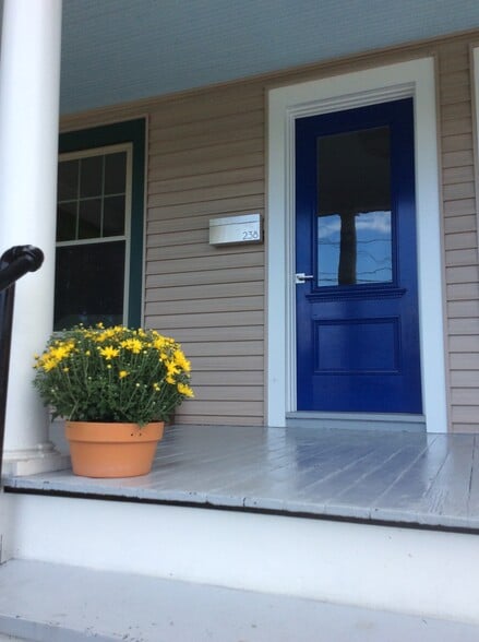 Building Photo - 238 Fairview St