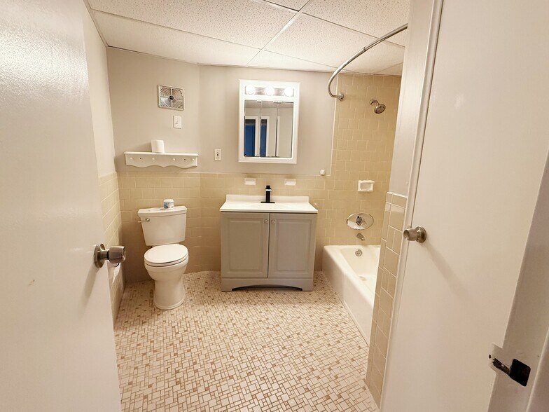 Building Photo - 147 Turner Rd