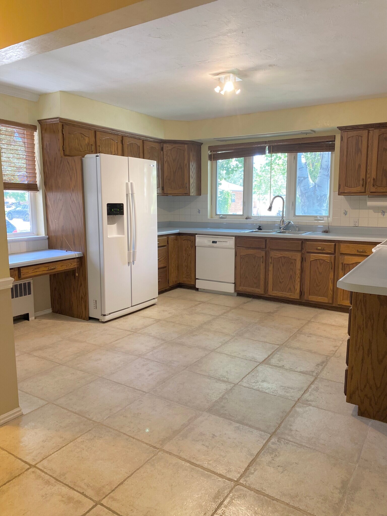 Kitchen - 2115 Browning Ave S