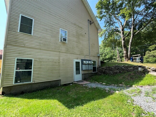 Building Photo - 161 White Sulphur Rd