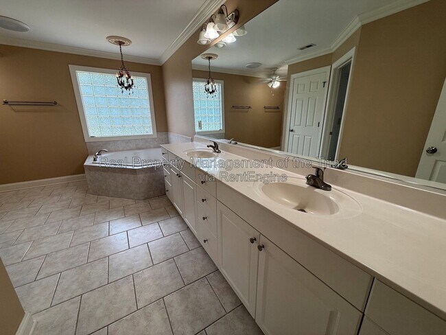 Building Photo - 1016 Longhorn Ct