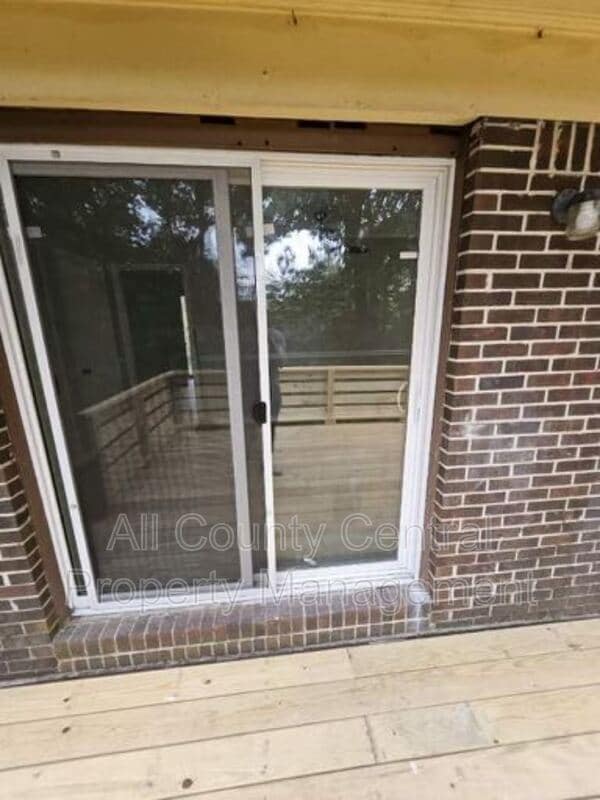 Building Photo - 1405 4th Pl NW