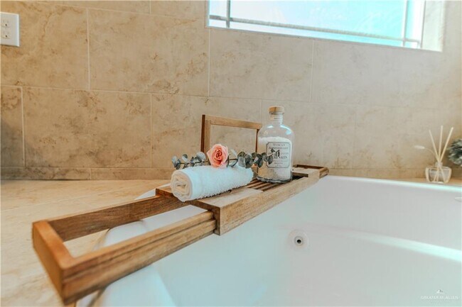 Building Photo - 45 Monroe Ave