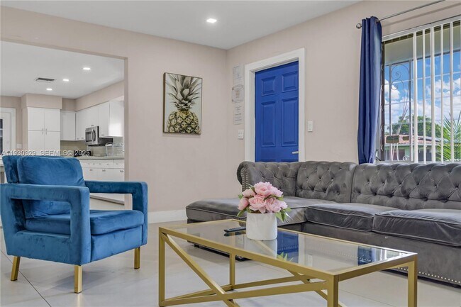 Building Photo - 2217 NW 4th Ave