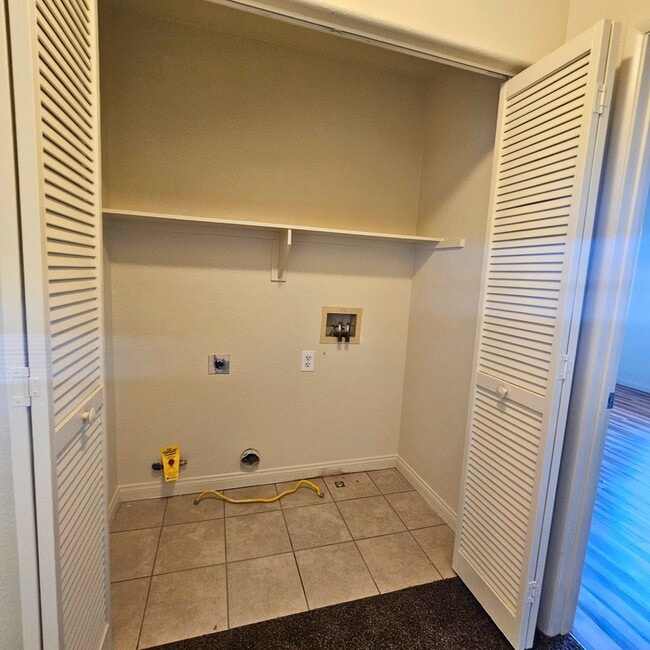 Building Photo - MOVE-IN READY 4BR/3BA SINGLE FAMILY HOME I...