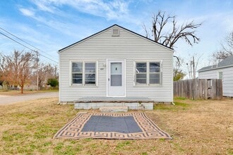 Building Photo - 457 S McComas St