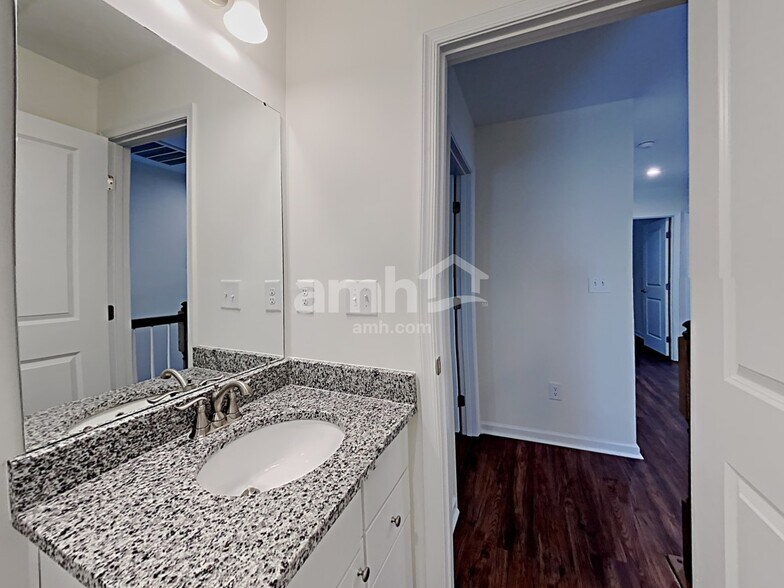 Building Photo - 5066 Twin River Dr